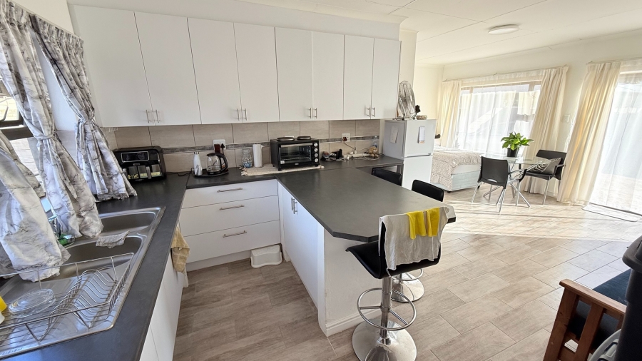 To Let 3 Bedroom Property for Rent in Heiderand Western Cape